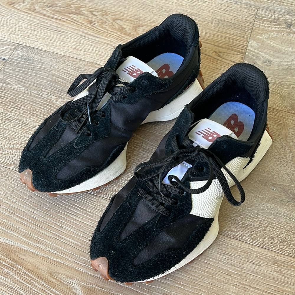 New Balance 327 Sneakers